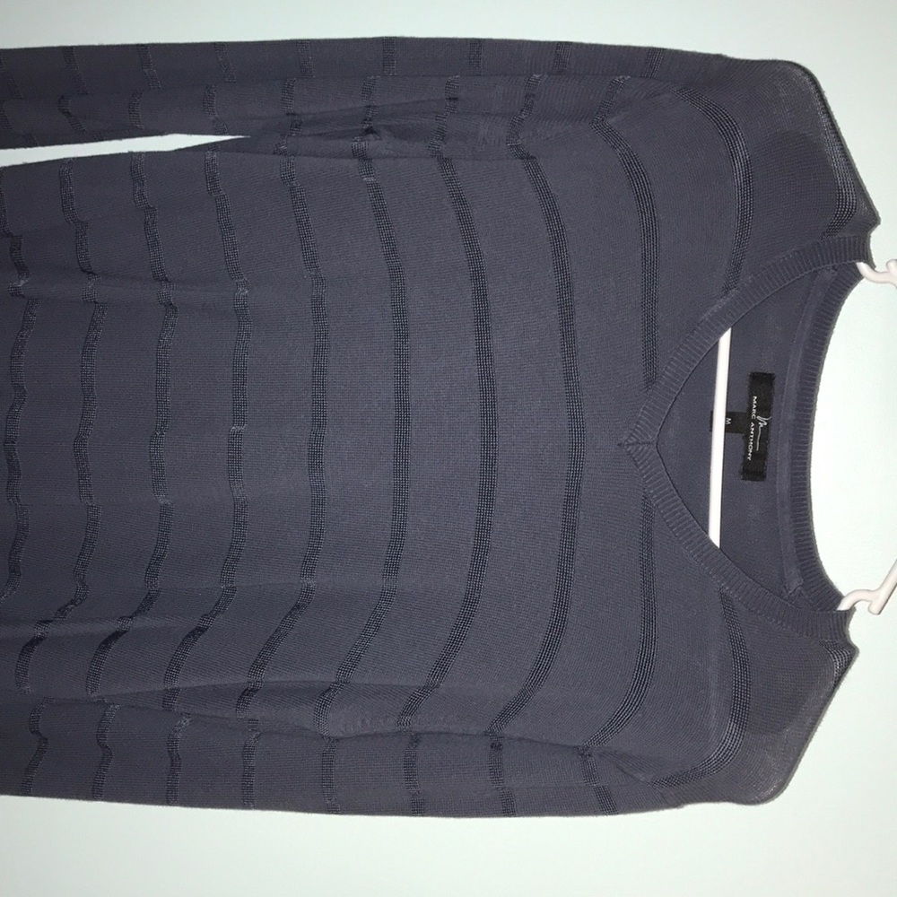 Long sleeve V neck